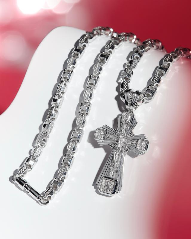 Православный нательный крест из белого золота с ликами святых на цепочке плетения Краб